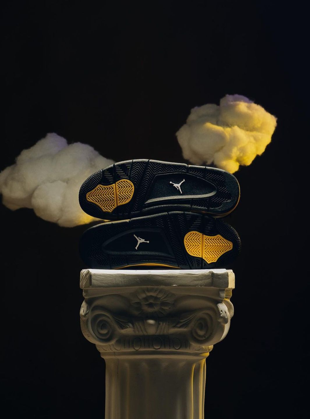 Air Jordan 4 Retro Yellow Thunder (2023)